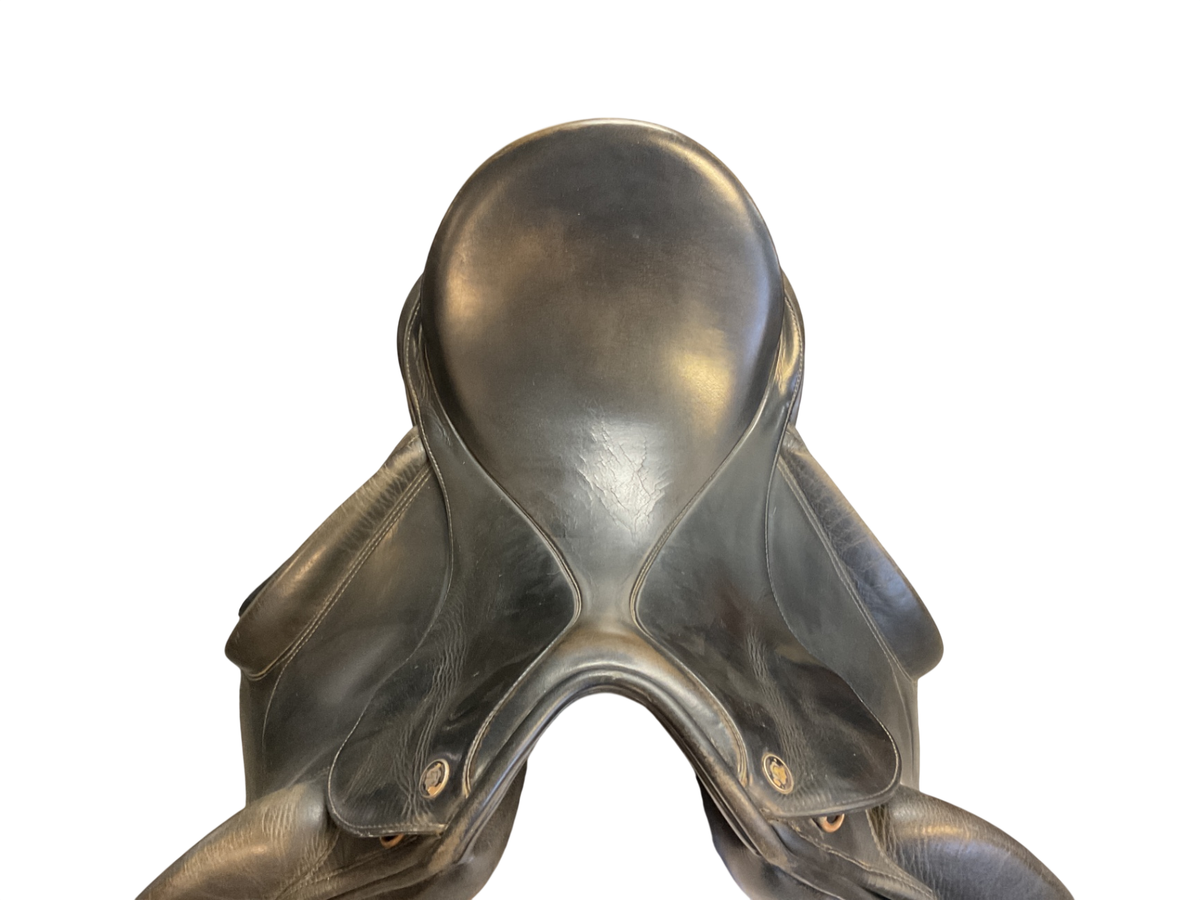 Hennig 18" MW+ Dressage Saddle