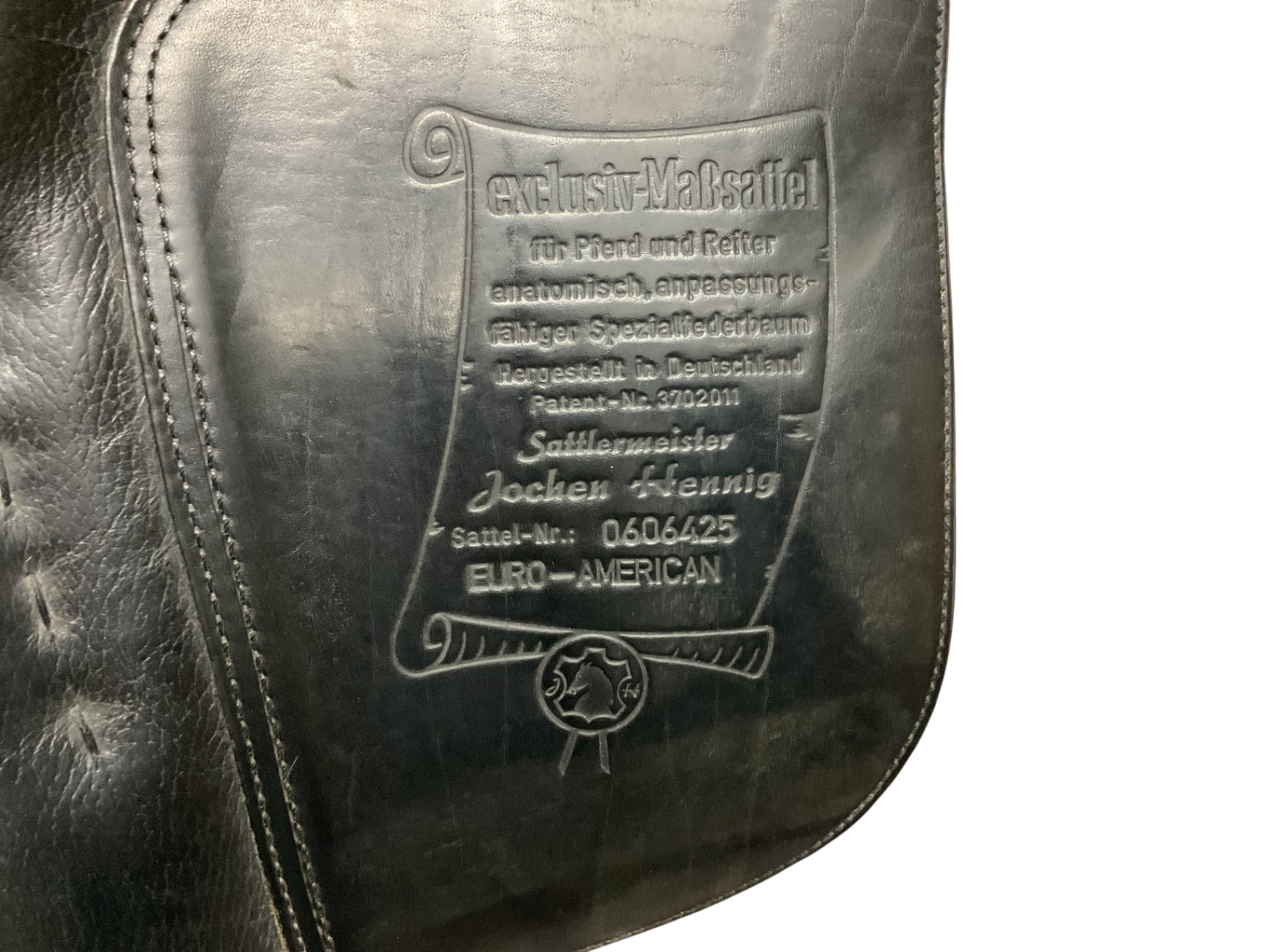 Hennig Classic Dressage 17.5 M Black