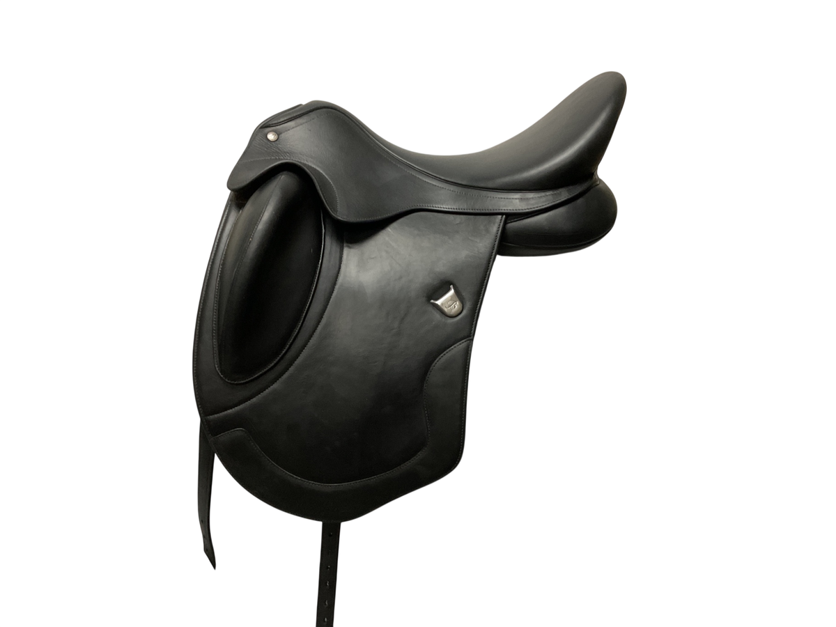 Bates Artiste Dressage Saddle 17.5
