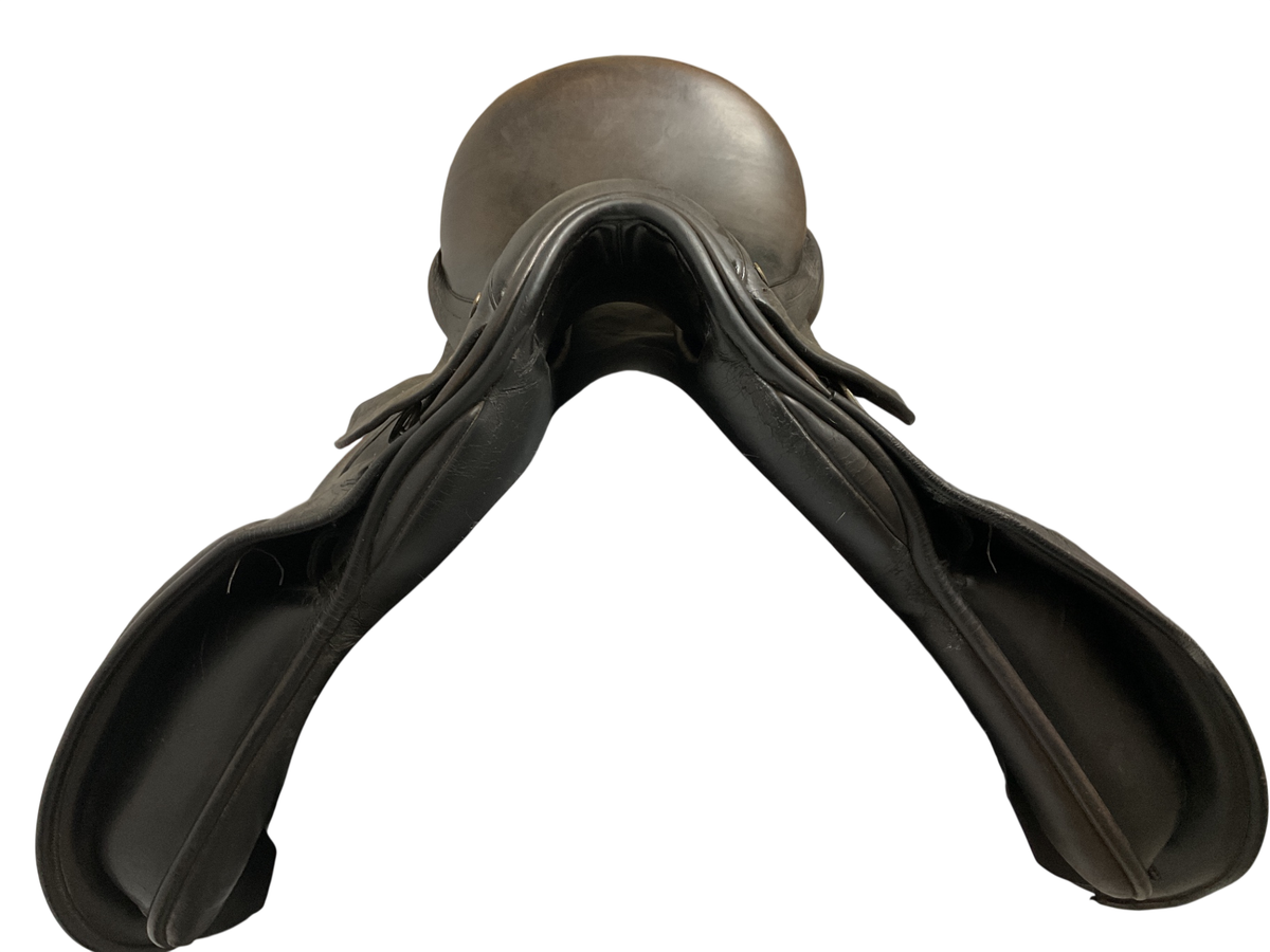 County Saddlery Connection Dressage Saddle 17.5 N