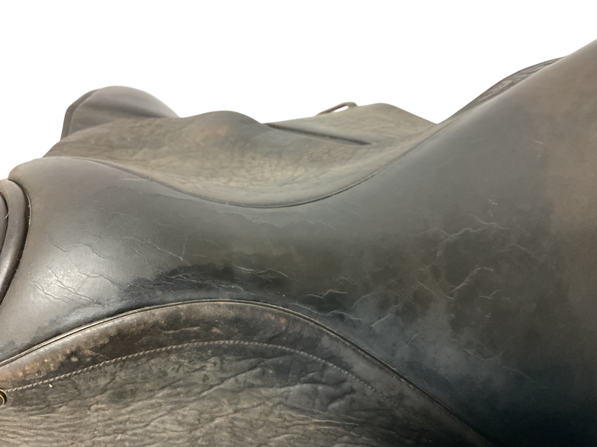 County Saddlery Connection Dressage Saddle 17.5 N