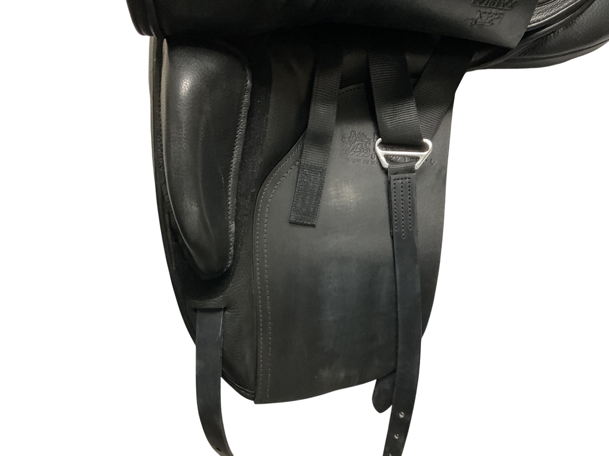 Fairfax Classic Dressage with Moveable Block 17.5 Black