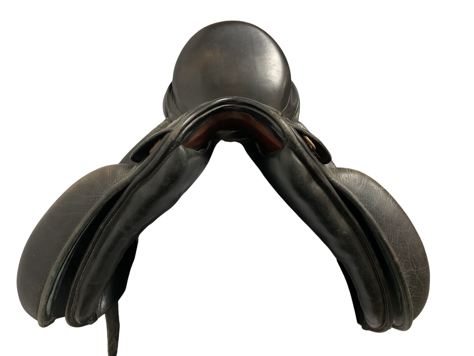 Hennig 18" MW+ Dressage Saddle