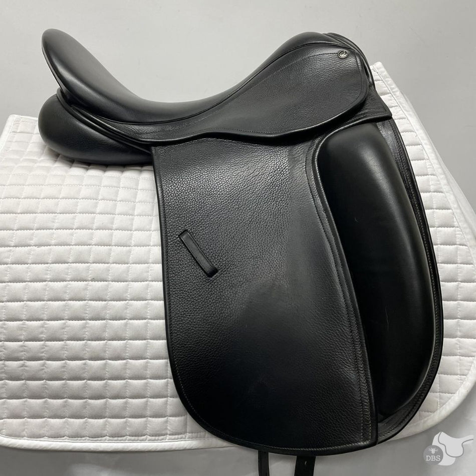 County 17.5" N Fusion Dressage Saddle