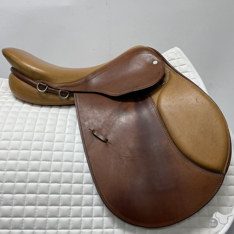 Courbette 17" M Alpina Jumping Saddle