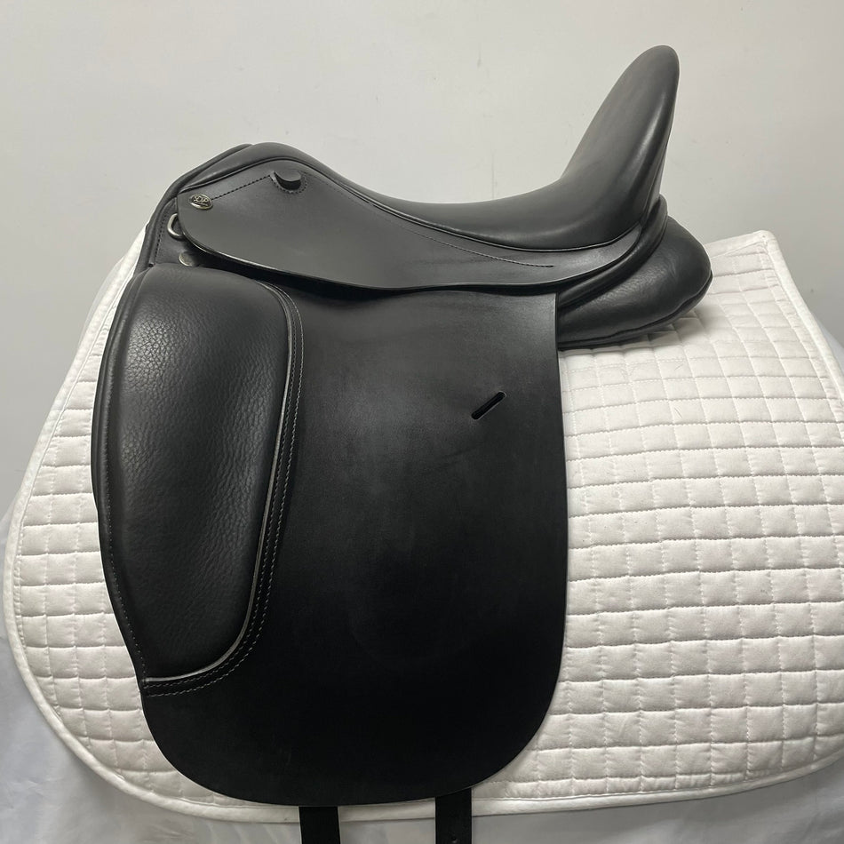 DP 17.5" Adjustable Essence Dressage Saddle