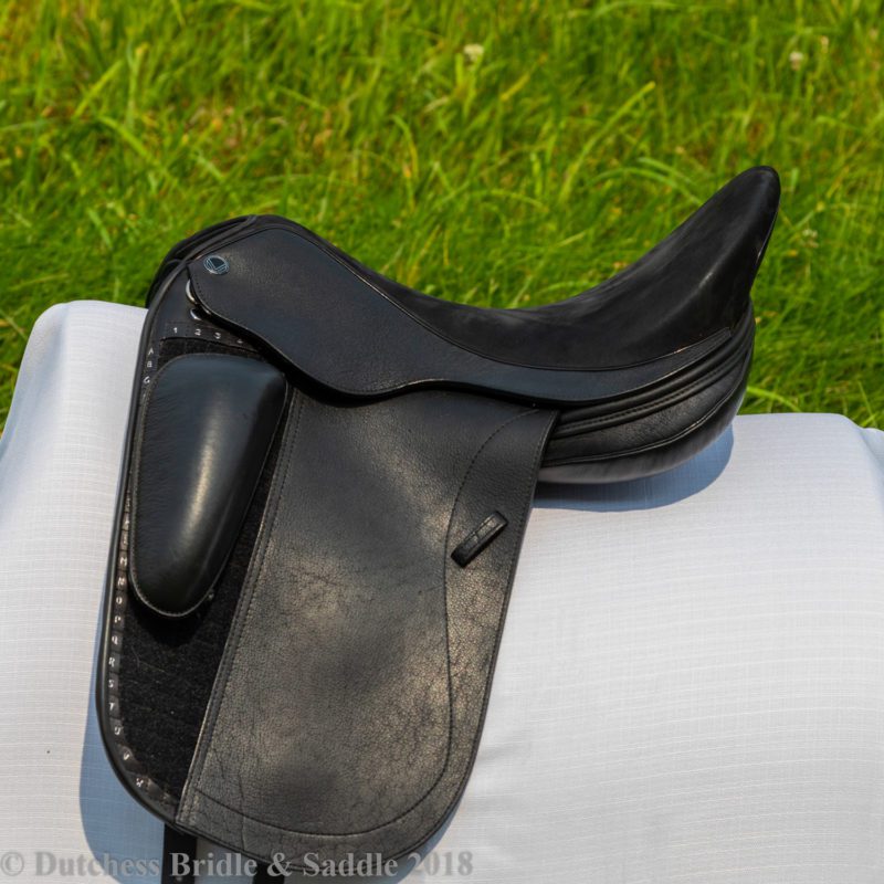 Veritas Libero dressage saddle demo profile