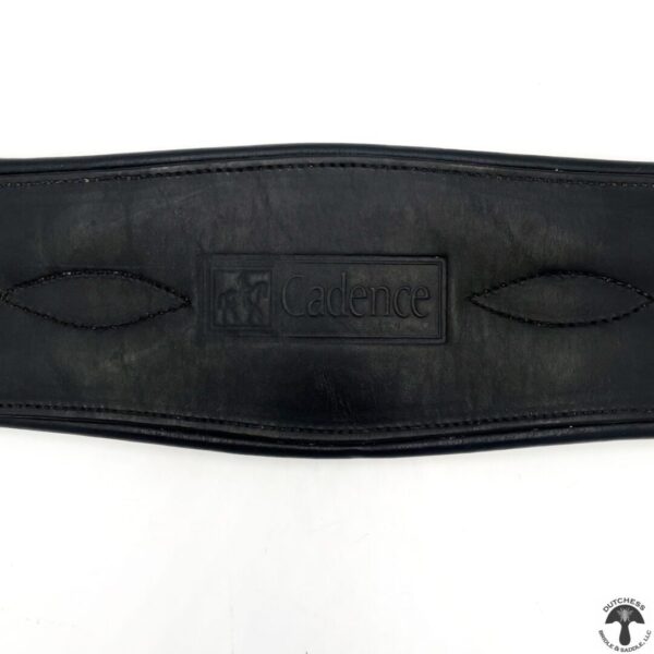 A black leather belt with the logo of the brand.