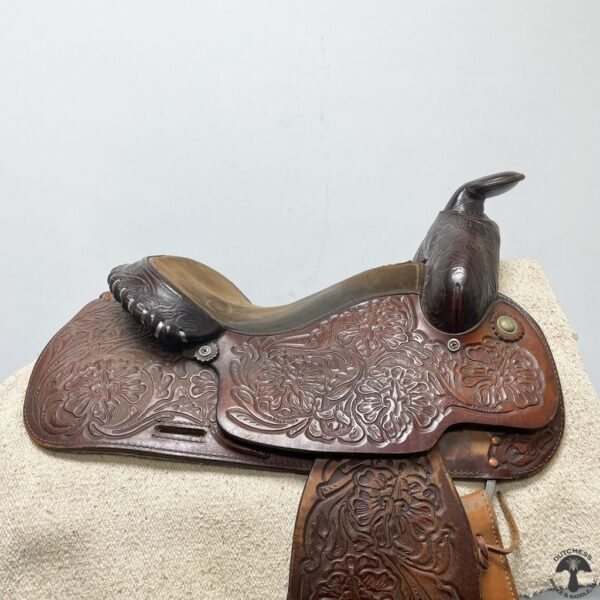 A close up of the saddle on a horse