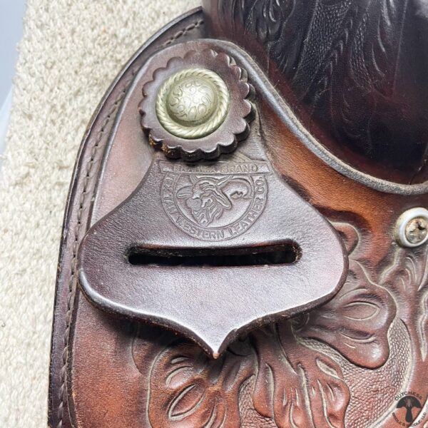 A close up of the top of a saddle