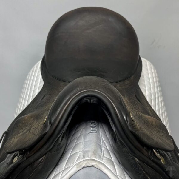 A close up of the saddle on a horse