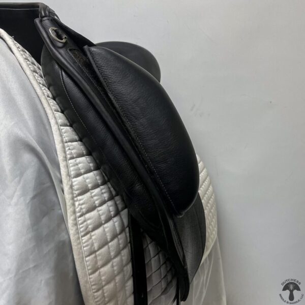 A close up of the shoulder strap on a backpack