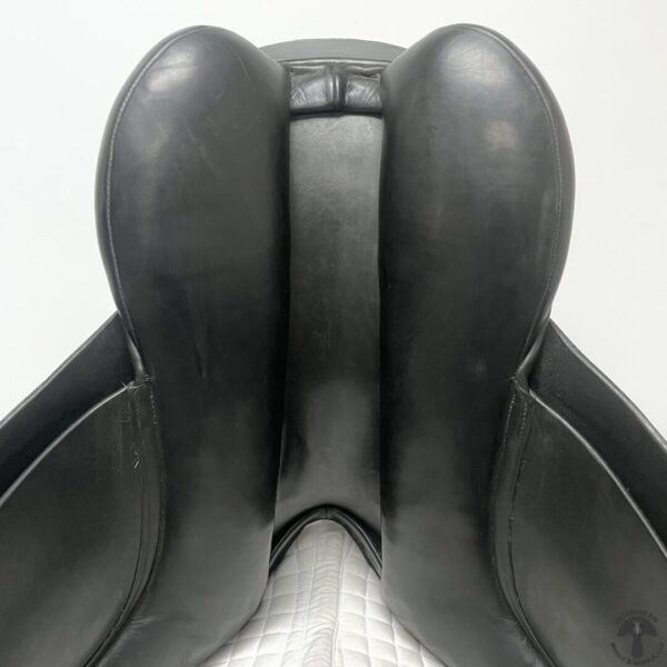 A close up of the back end of a horse saddle