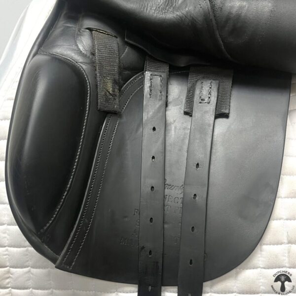 A close up of the back end of a horse saddle