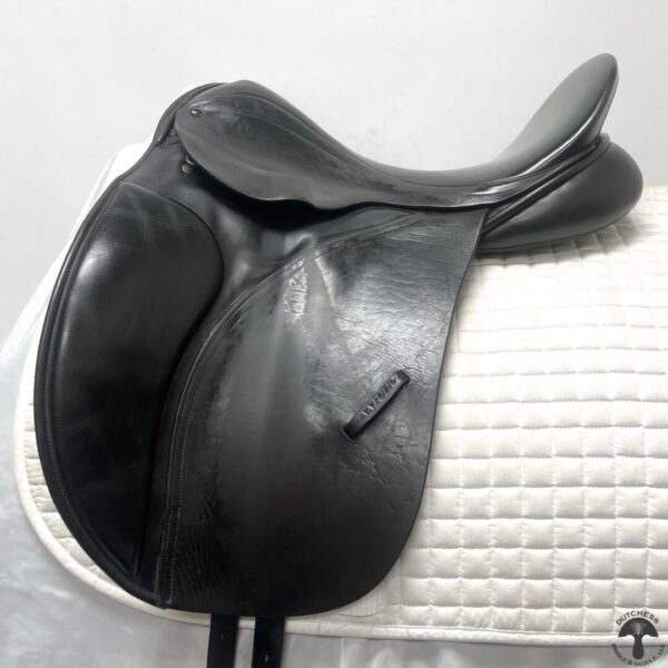 A close up of the saddle on a horse