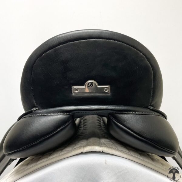 A close up of the back end of a black saddle.