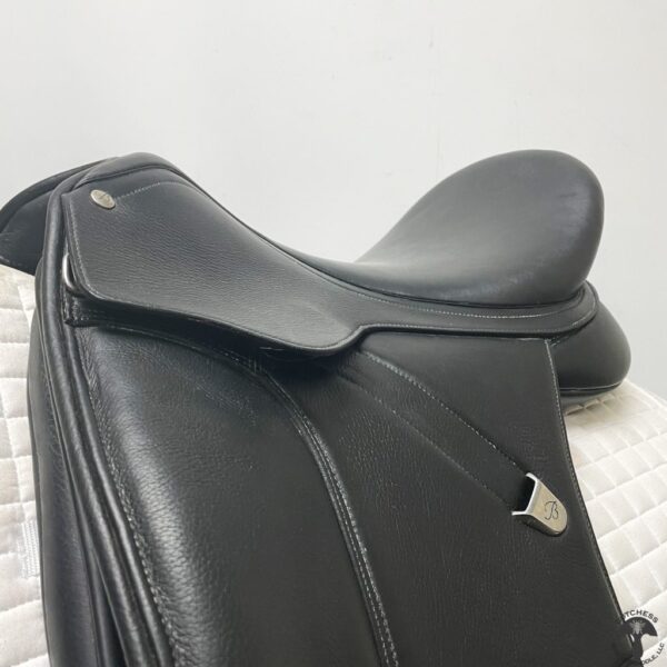 A close up of the seat on a black saddle