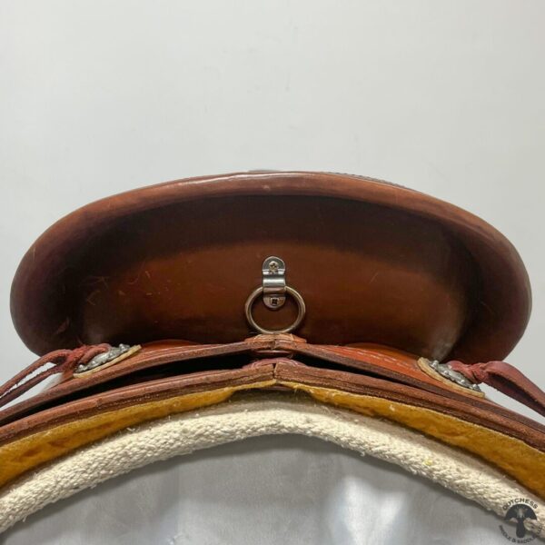 A close up of the top part of a saddle