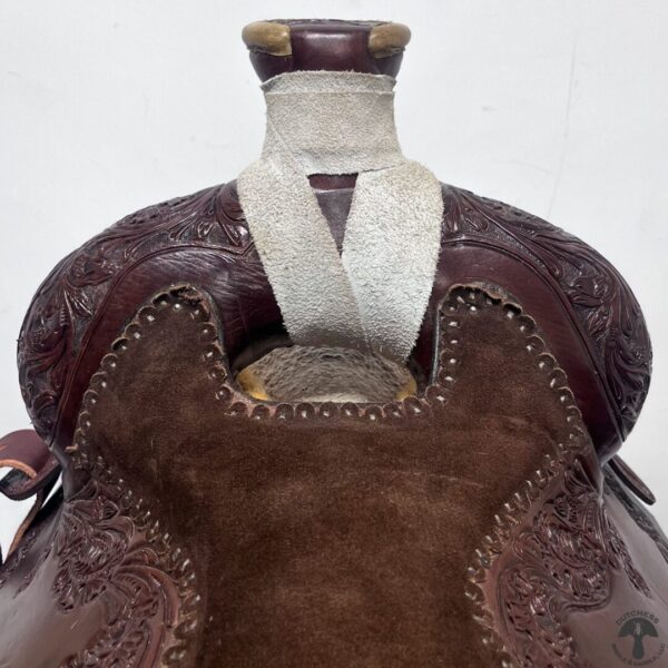 A close up of the back end of a saddle