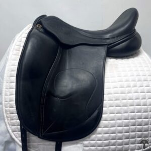 A black saddle sitting on top of a white horse.