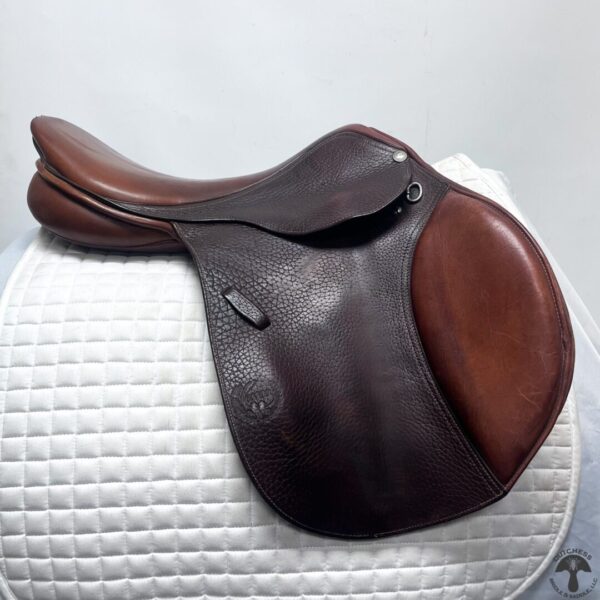 A saddle sitting on top of a white pad.