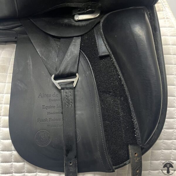 A close up of the back end of a horse saddle