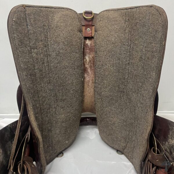 A close up of the back end of a saddle