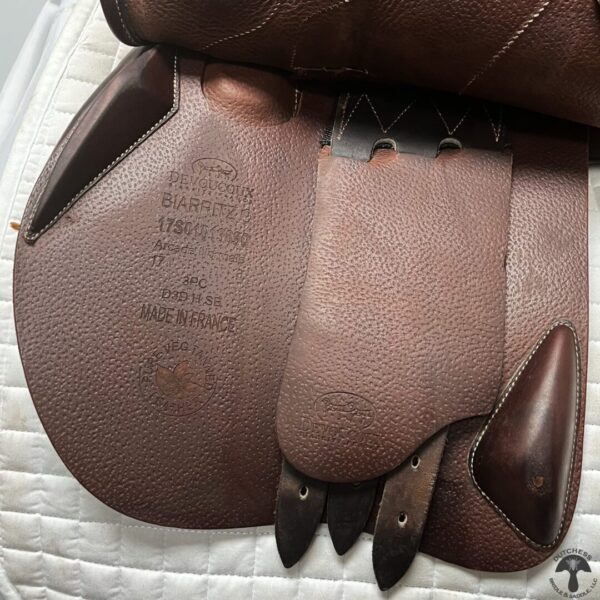 A close up of the inside of a horse saddle