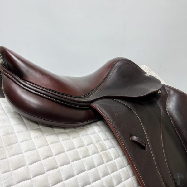 A close up of the saddle on a horse.