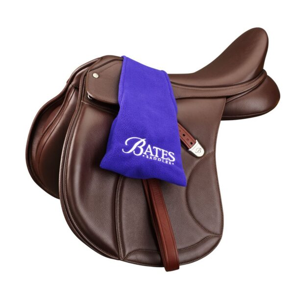 A brown saddle with a blue blanket on it