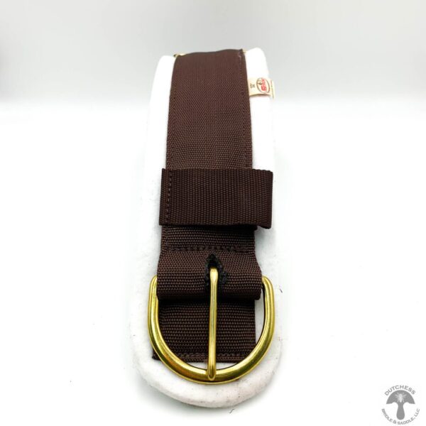 A brown belt with a gold buckle on top of it.