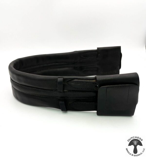 A black belt with two straps on it.