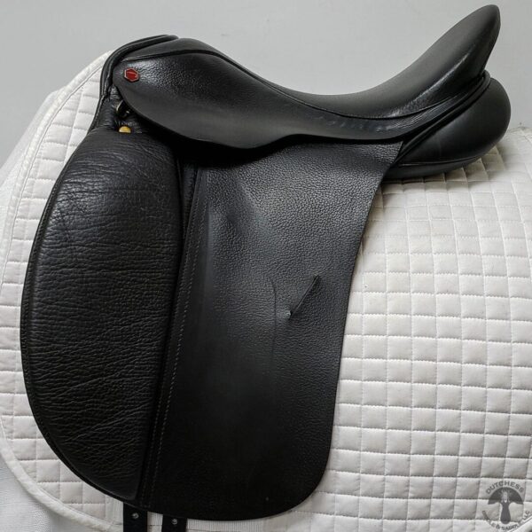 A close up of the saddle on a horse.