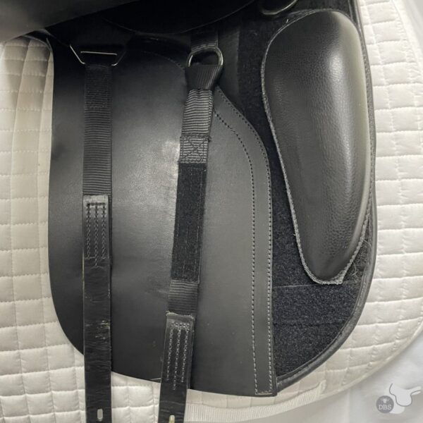 Kent & Masters 18" Interchangeable S Series Dressage Saddle 2217 - Image 9