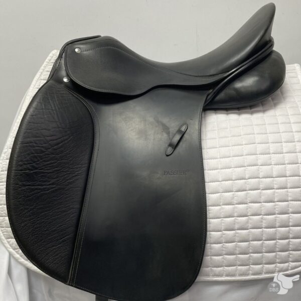 Passier Size 3/17.5" M Compact Dressage Saddle 2258 (with girth)